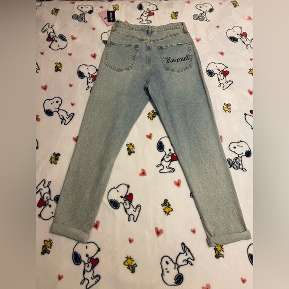 HOT TOPIC | Kuromi Butterfly Garden Mom Jeans - Picture 2 of 4